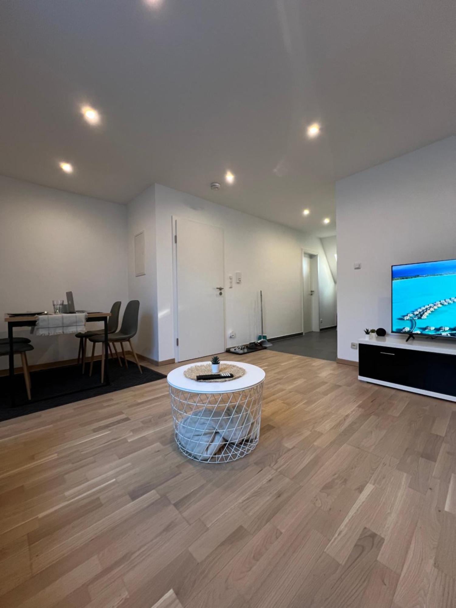 Moderne Wohnung Karlsruhe Neureut, Fussbodenheizung - Regendusche - Waschmaschine - Stellplatz Εξωτερικό φωτογραφία